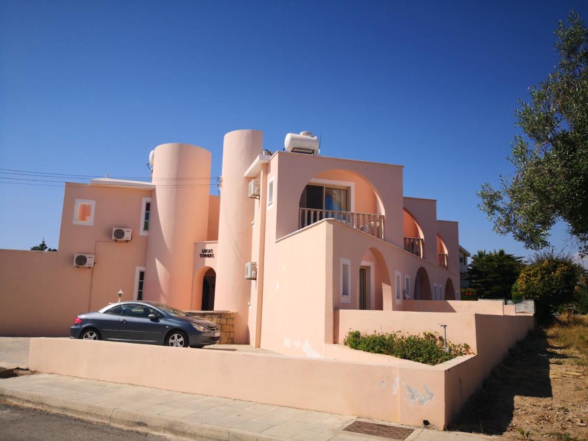 Seashell Apartments 파포스 외부 사진