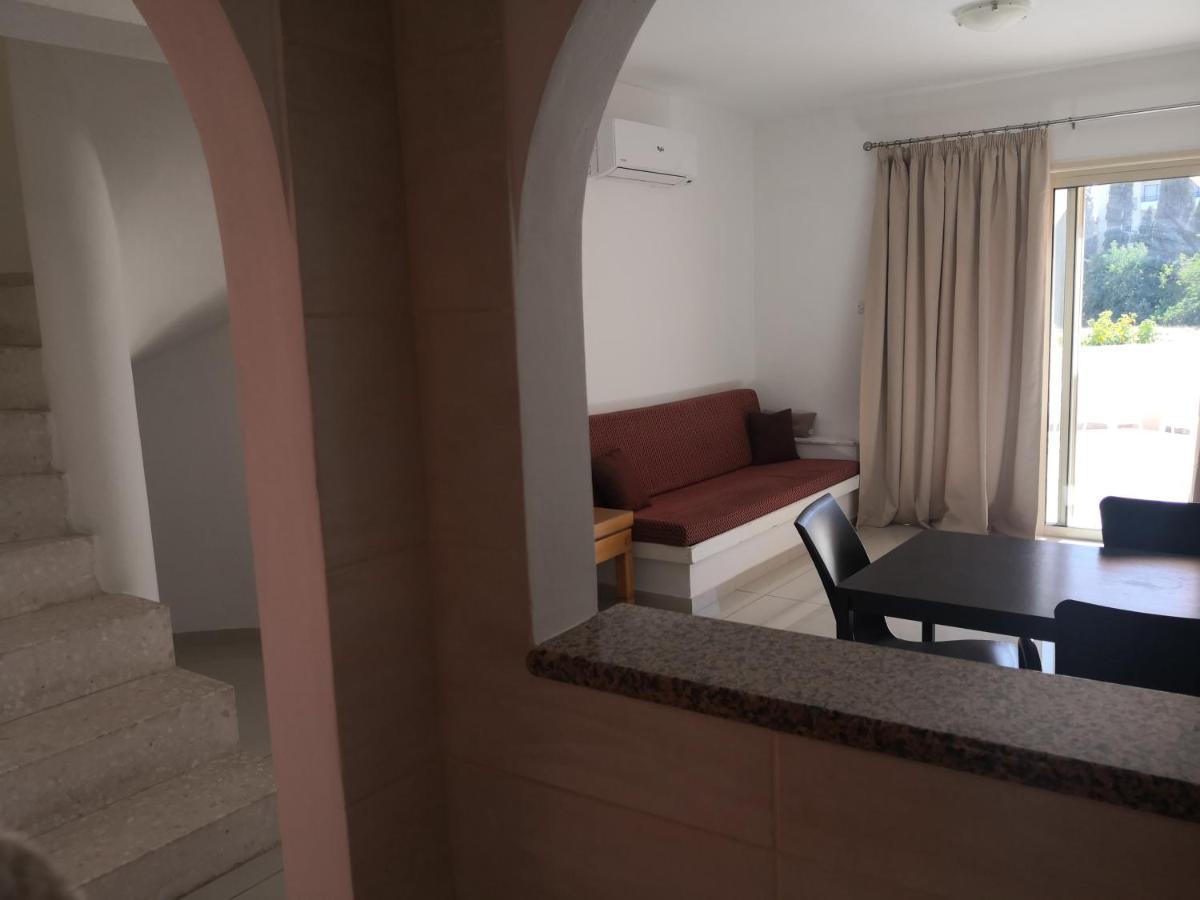 Seashell Apartments 파포스 외부 사진