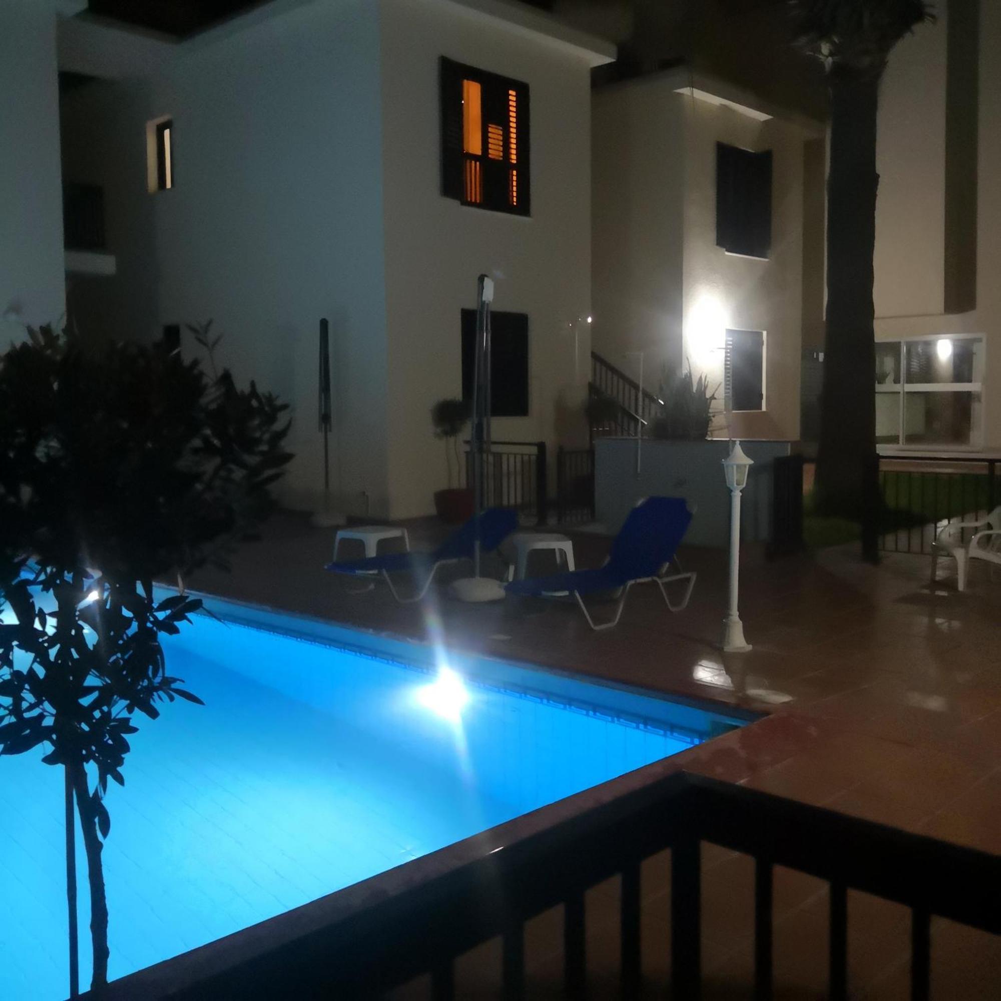 Seashell Apartments 파포스 외부 사진